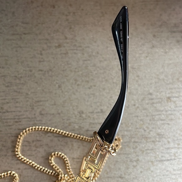 Authentic Versace sunglasses with the chain - Picture 5 of 8